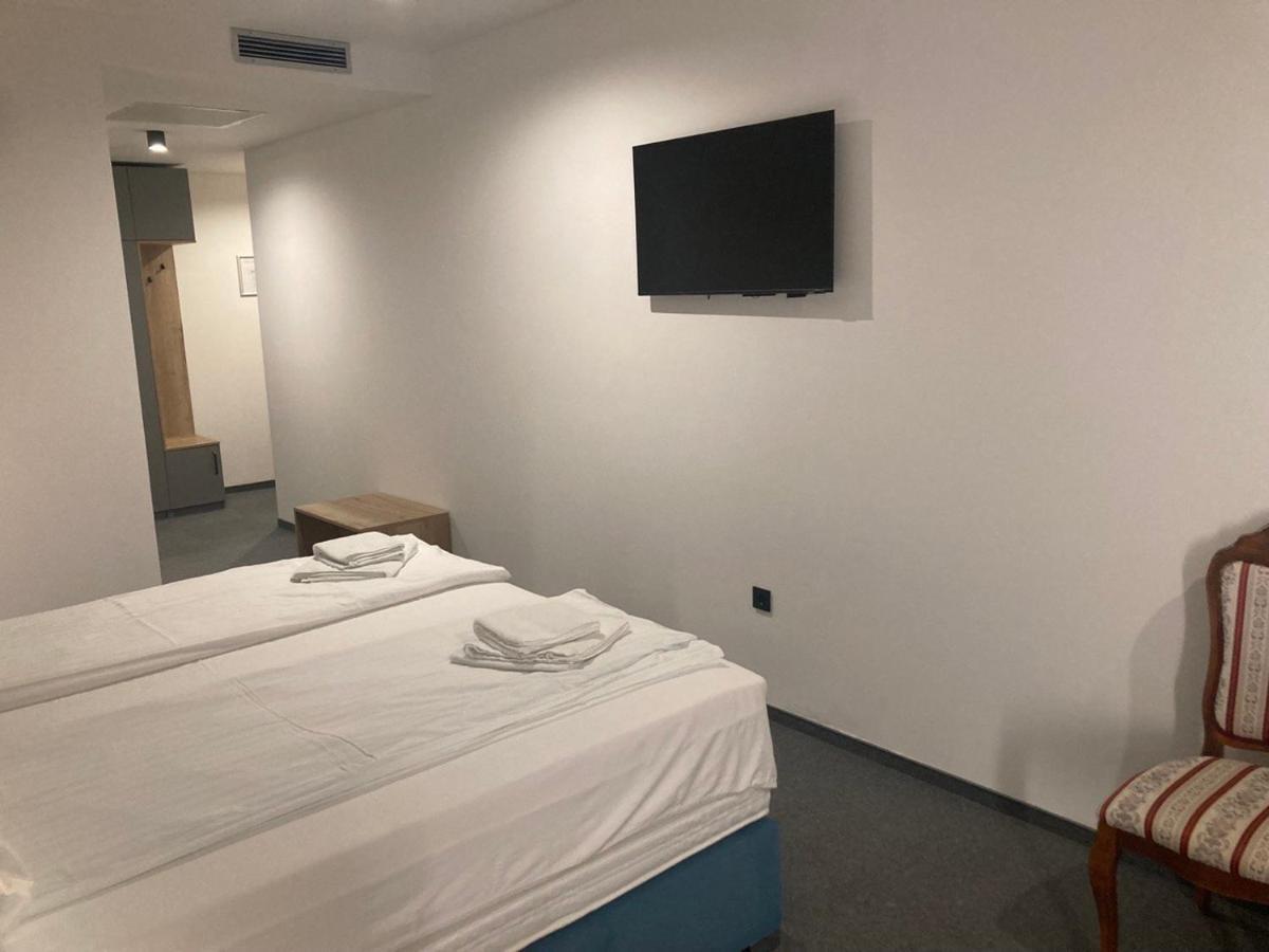 סלצה Hotel Millenium Deluxe מראה חיצוני תמונה