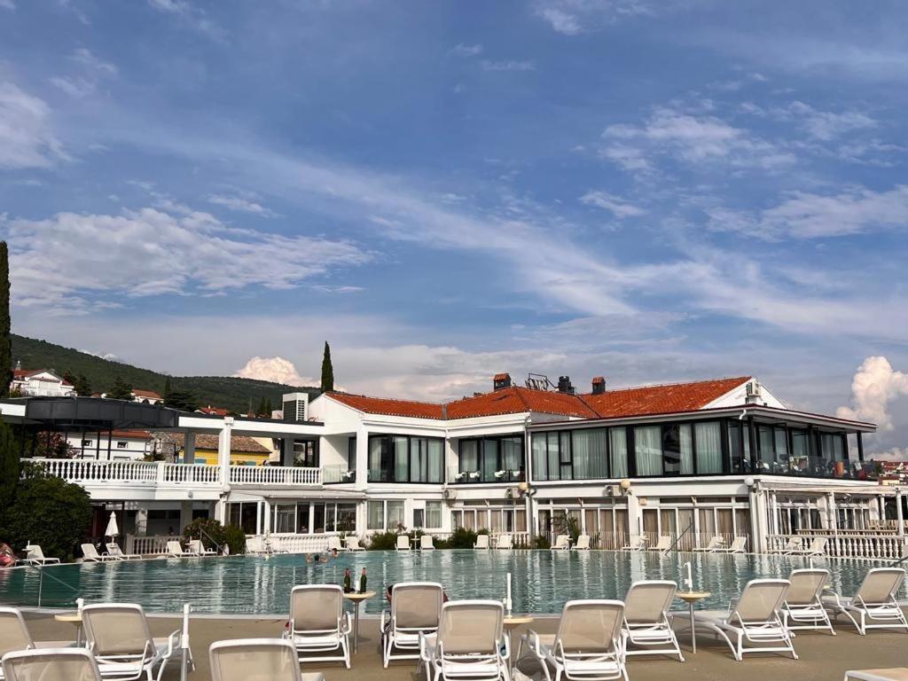 סלצה Hotel Millenium Deluxe מראה חיצוני תמונה